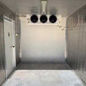 20' Three Phase Refrigerated Twin Zone Type 2 with Side Doors chiller section interior